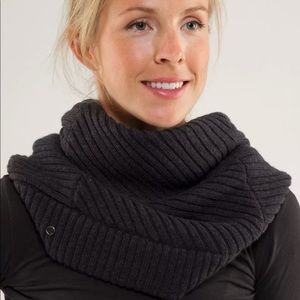 Lululemon "Movement Neckwarmer" Breathe Scarf